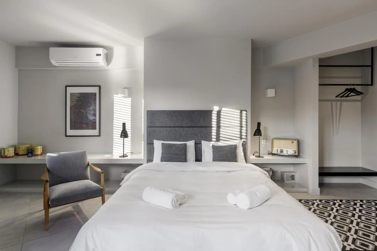 Image 1 of Deluxe apt with a Sharing Rooftop Deck