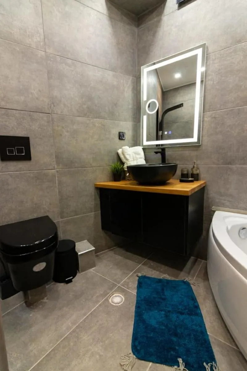 Image 3 of Double Romantic Suite