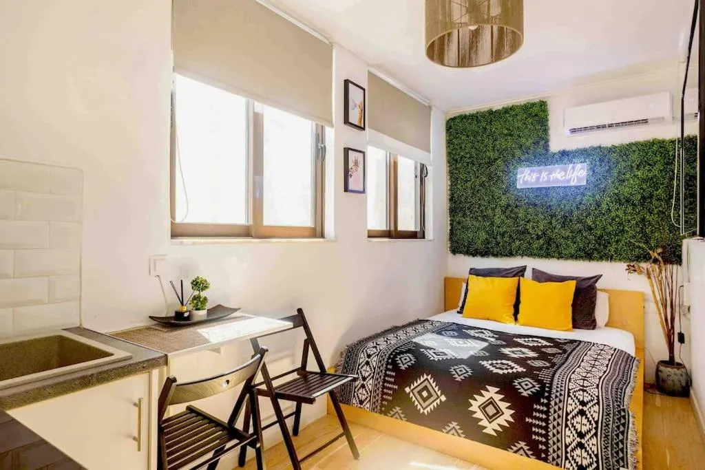 Image of Downtown 22sqm Green Nest King-Size Bed