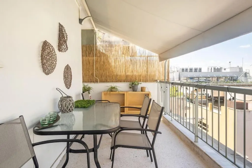 Image 5 of Downtown 22sqm Green Nest King-Size Bed