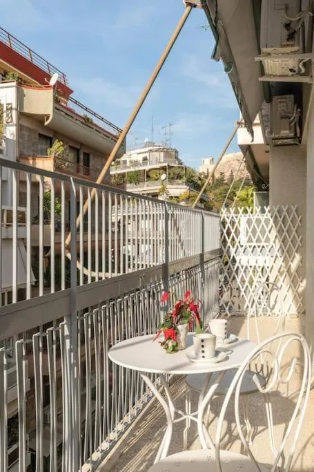 Image 5 of Eχquisite apt in Acropolis-plaka/vaccinatedHost