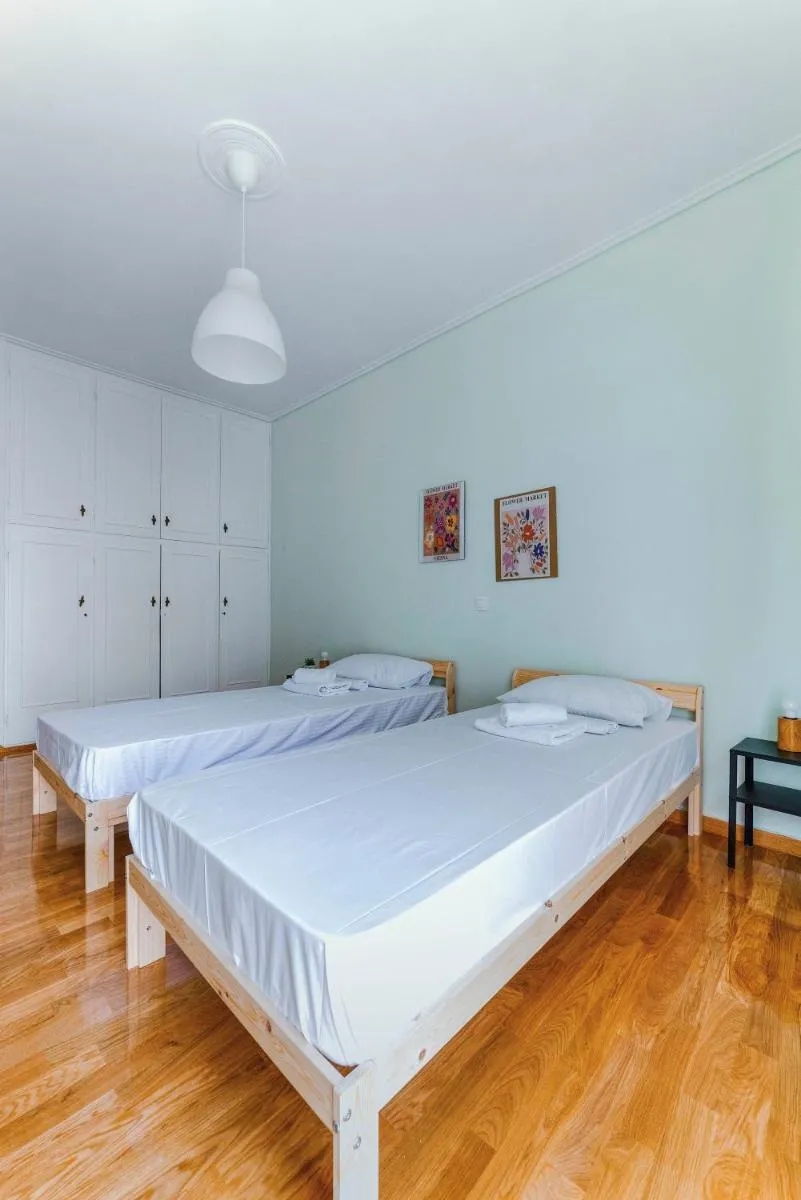 Image 3 of Elegant 2 BA close to metro station