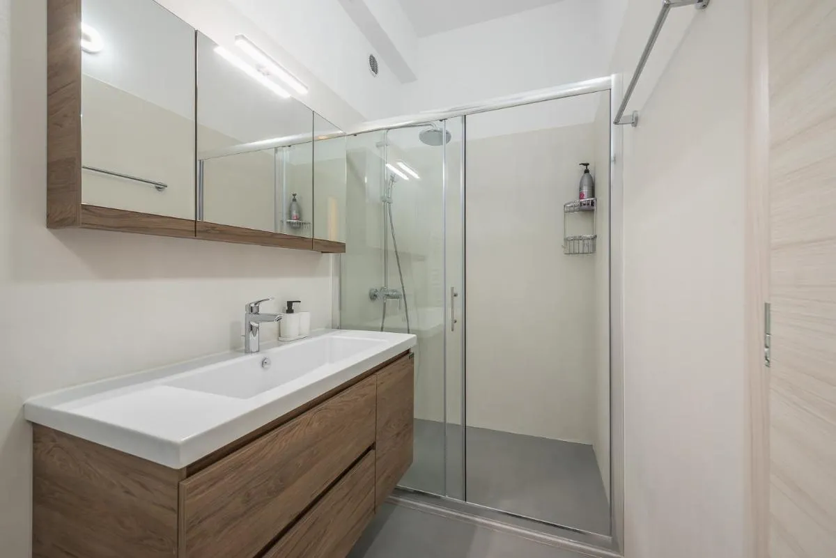 Image 2 of Elegant 2BR with Jacuzzi & Acropolis View