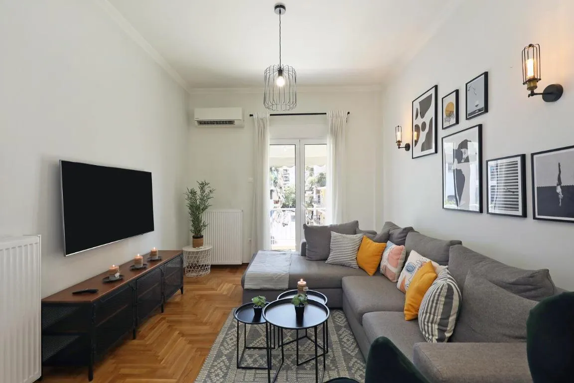 Image of Elegant Living – Greecing