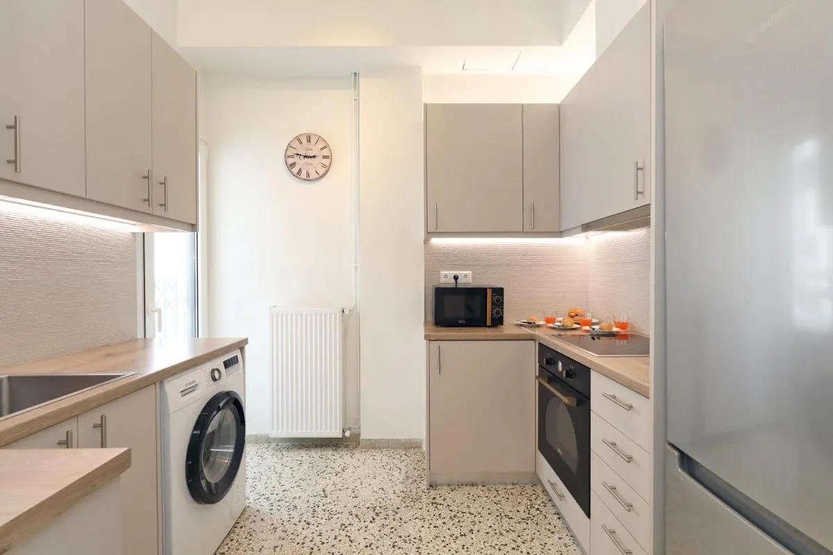 Image 2 of Elegant Living – Greecing