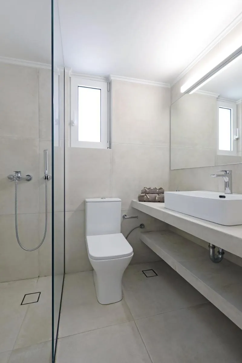 Image 3 of Elegant Living – Greecing