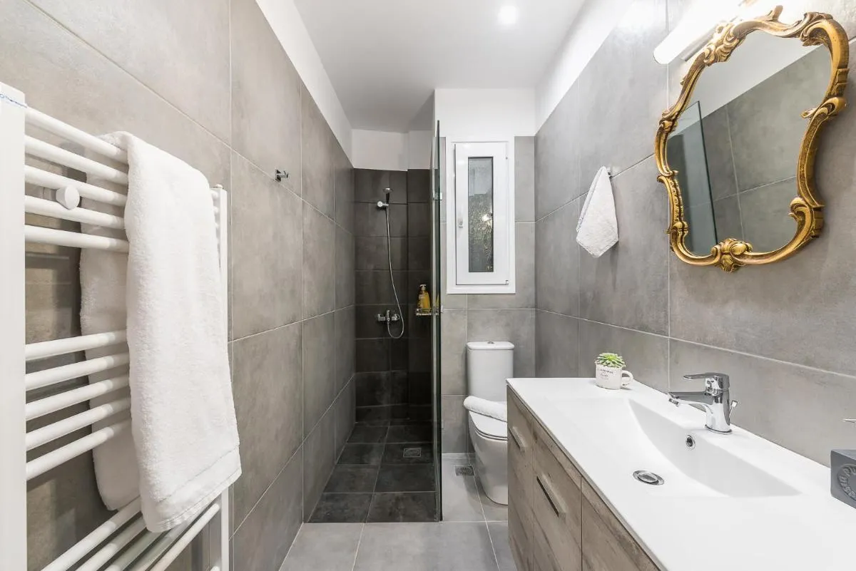 Image 2 of Elegant living at the heart of Athens