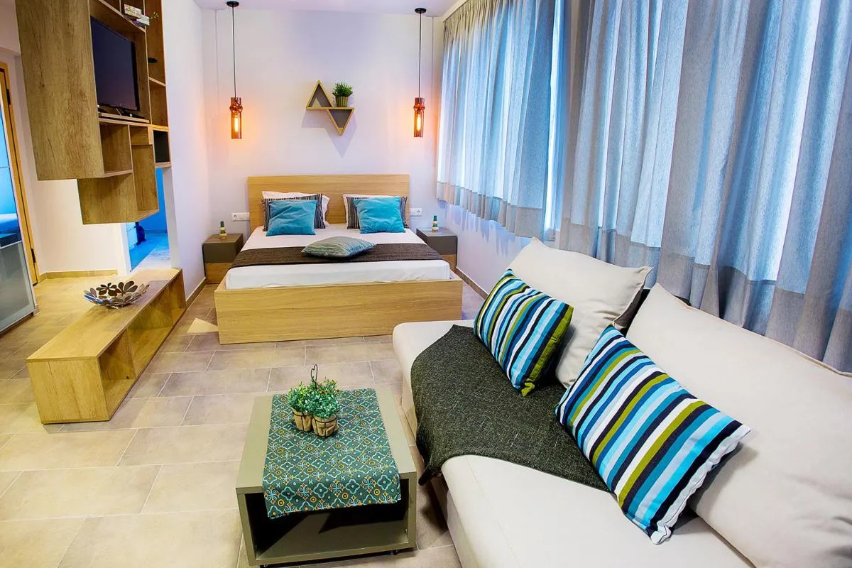 Image 6 of Emerald Suite