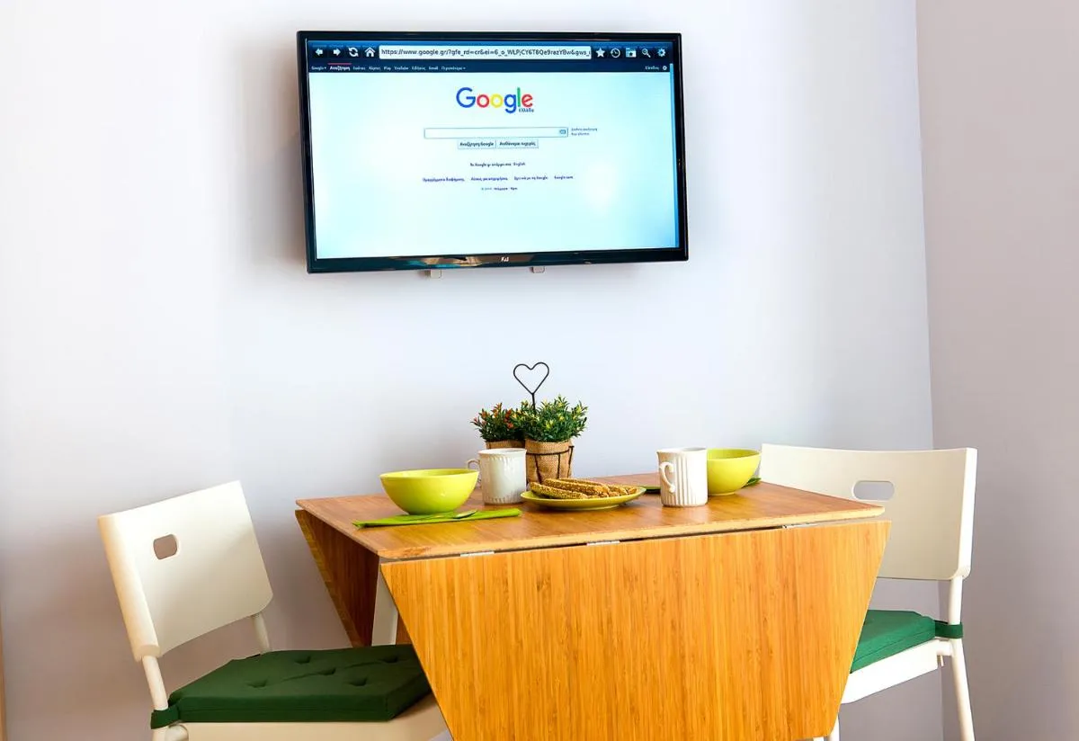 Image 2 of Emerald Suite