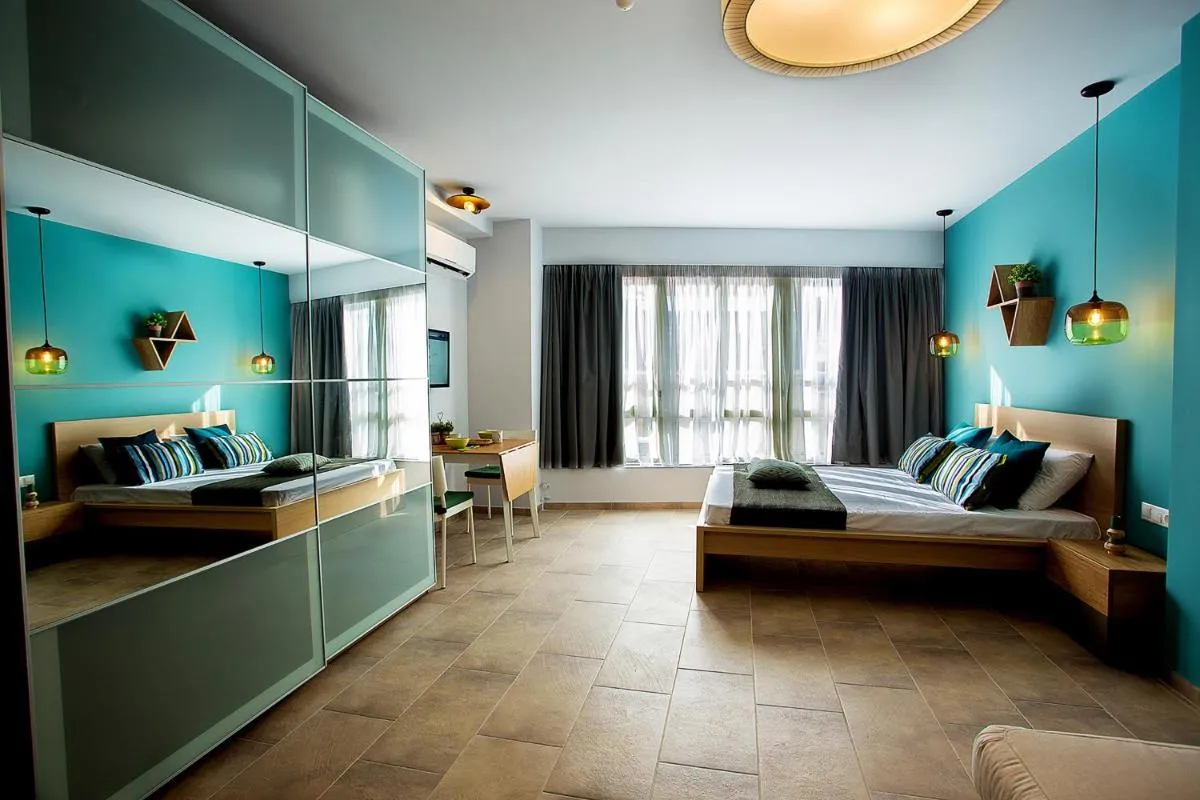 Image 1 of Emerald Suite