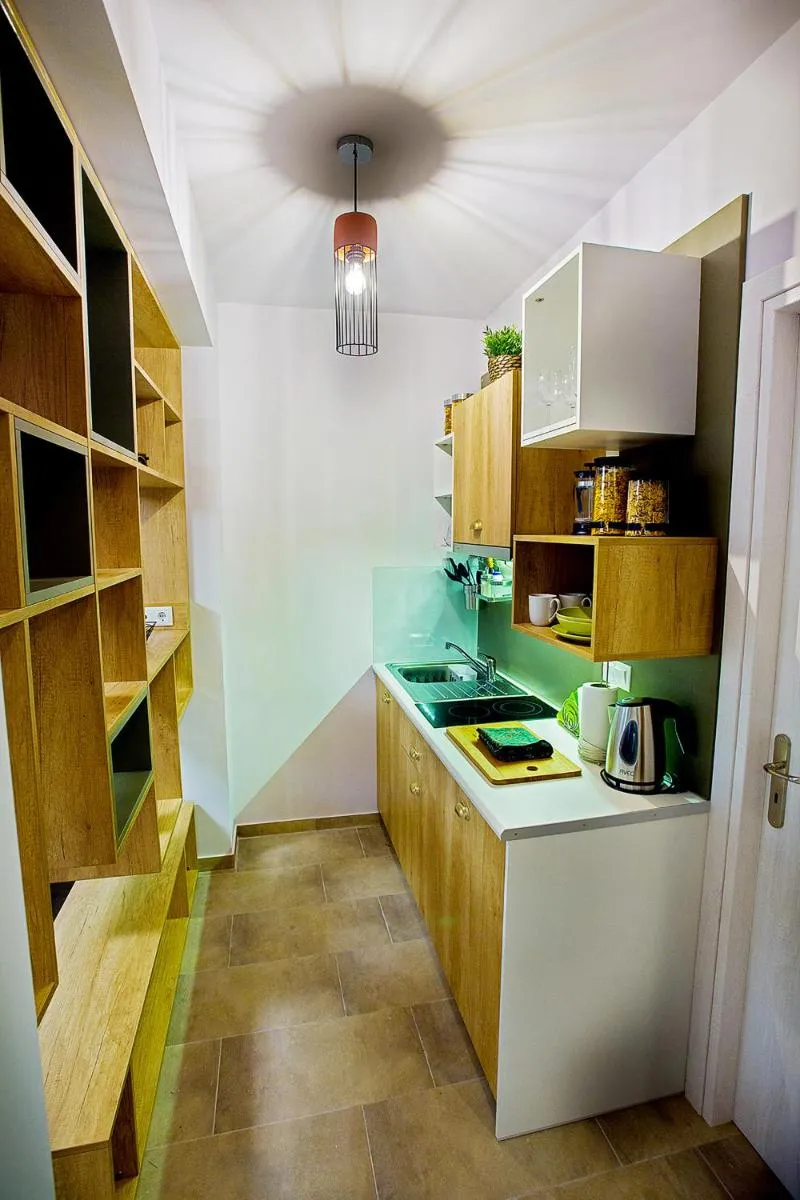 Image 4 of Emerald Suite