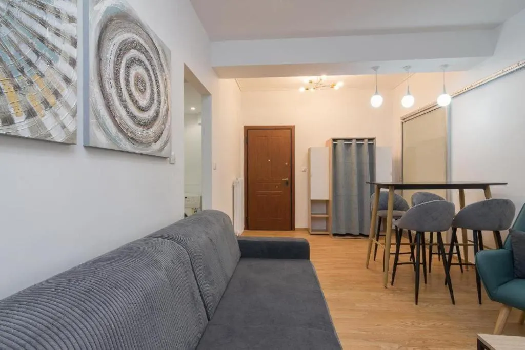 Image 2 of Fully renovated 1 bedroom condo