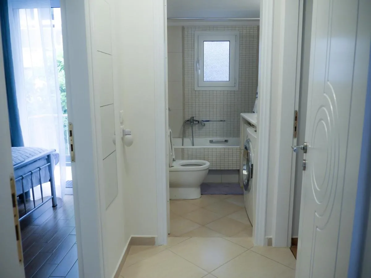 Image 2 of Garden Apartment next to the Mall -Private Parking