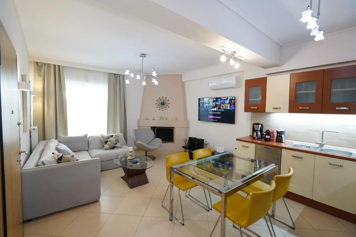 Image 3 of Garden Apartment next to the Mall -Private Parking
