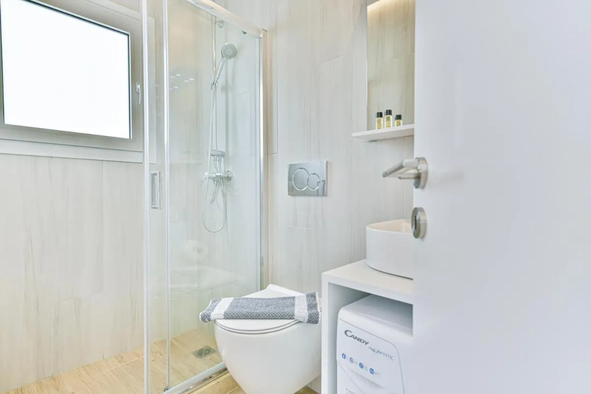 Image 1 of Glassy Apartment