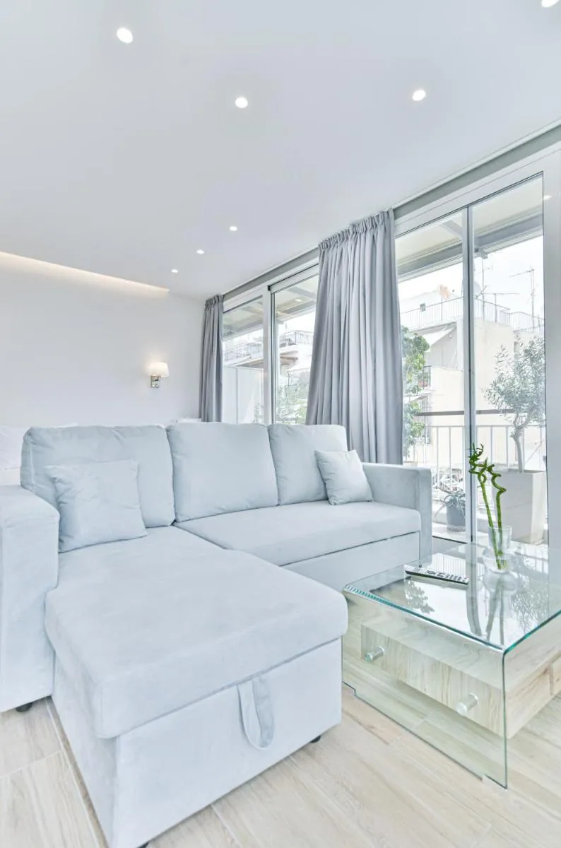 Image 3 of Glassy Apartment