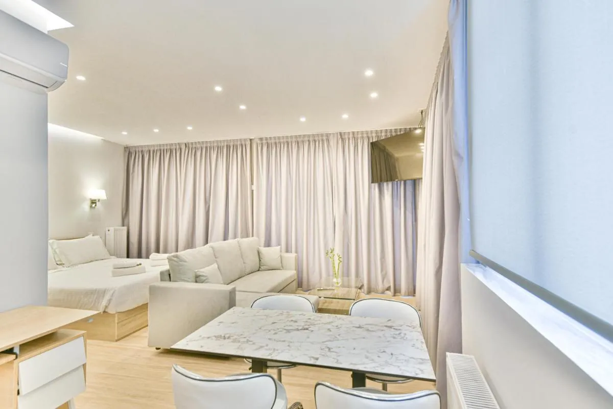 Image 2 of Glassy Apartment