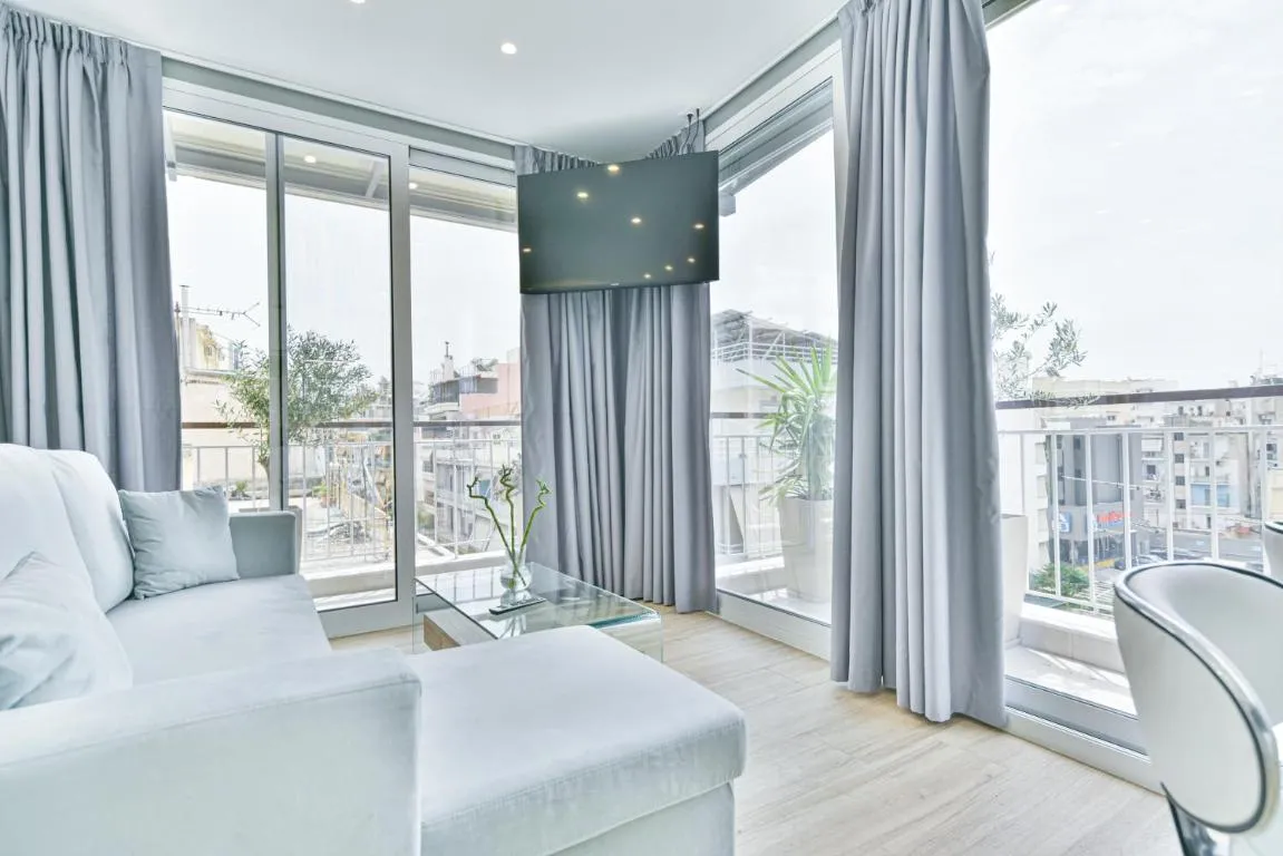Image of Glassy Apartment