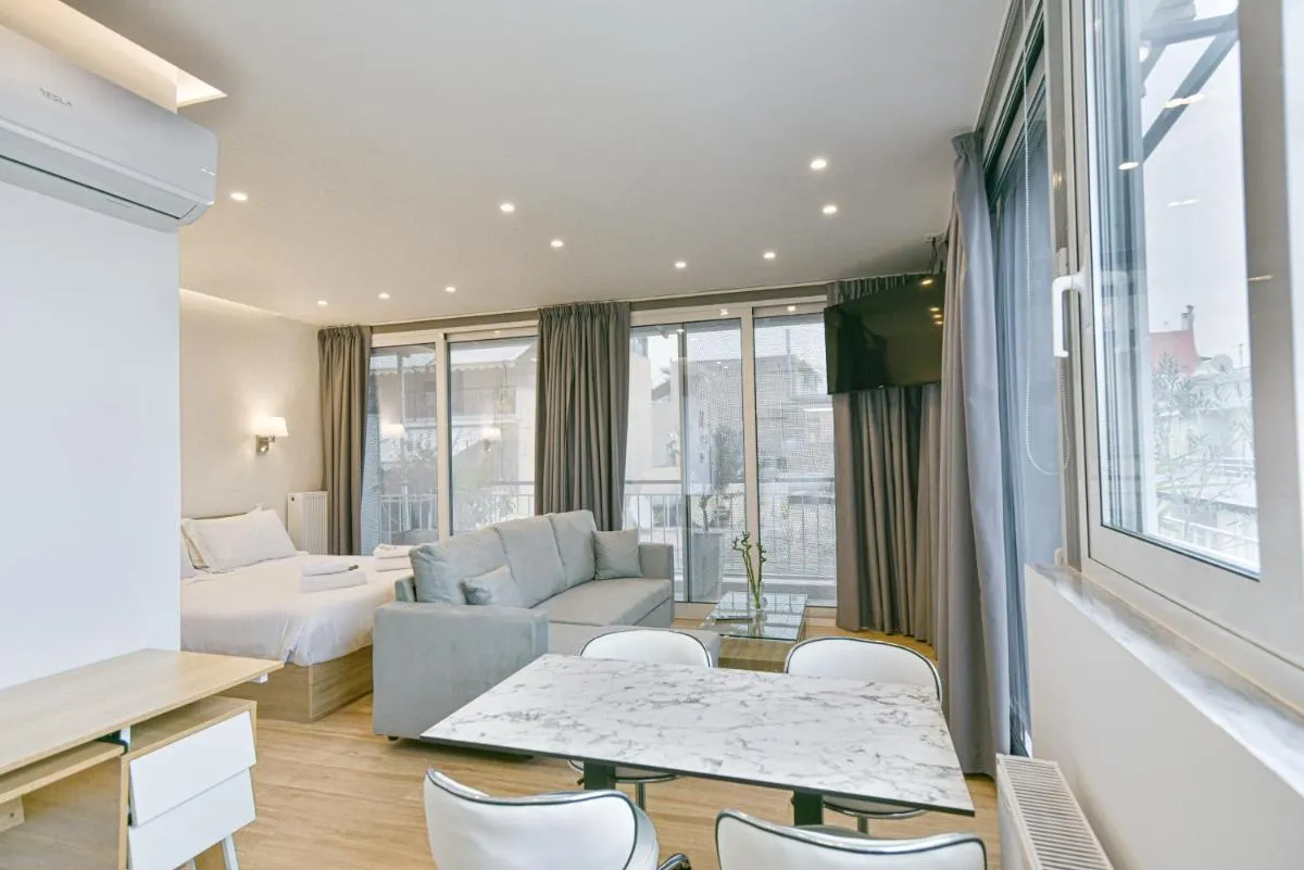 Image 6 of Glassy Apartment