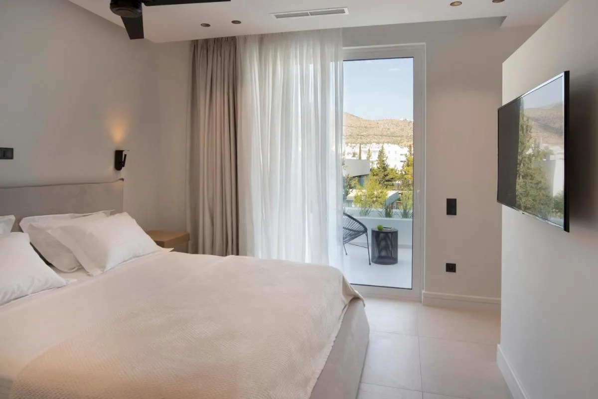 Image 5 of Glyfada South42