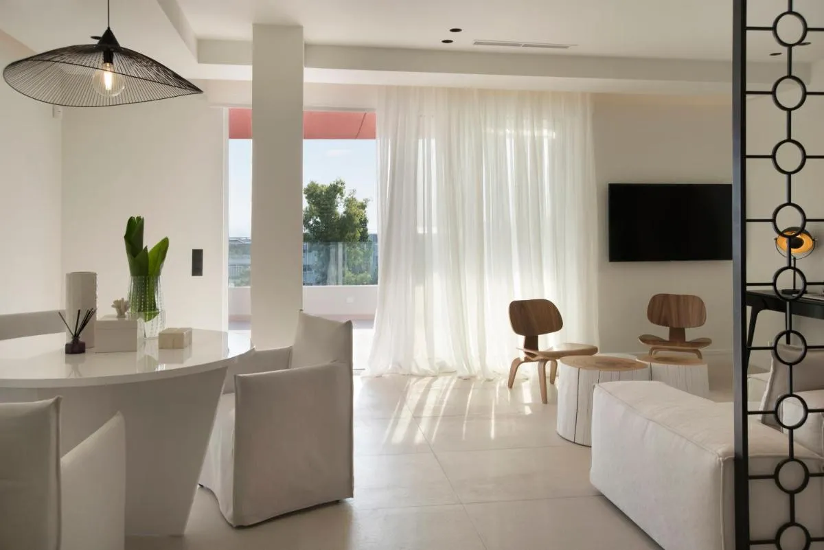 Image 2 of Glyfada South42