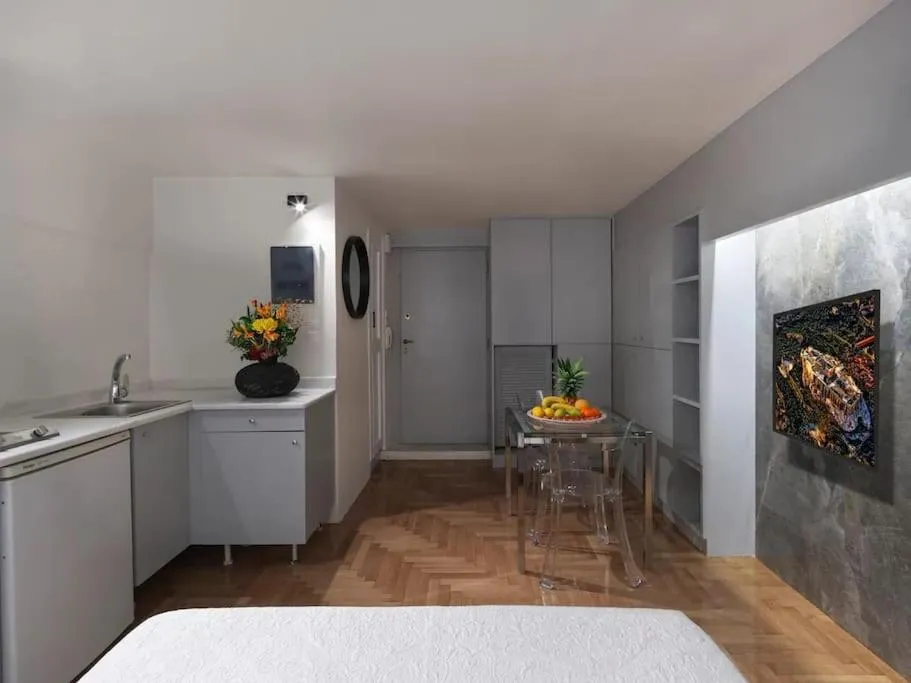 Image 6 of Hestia Sunflower – Chic Studio in Athens Center