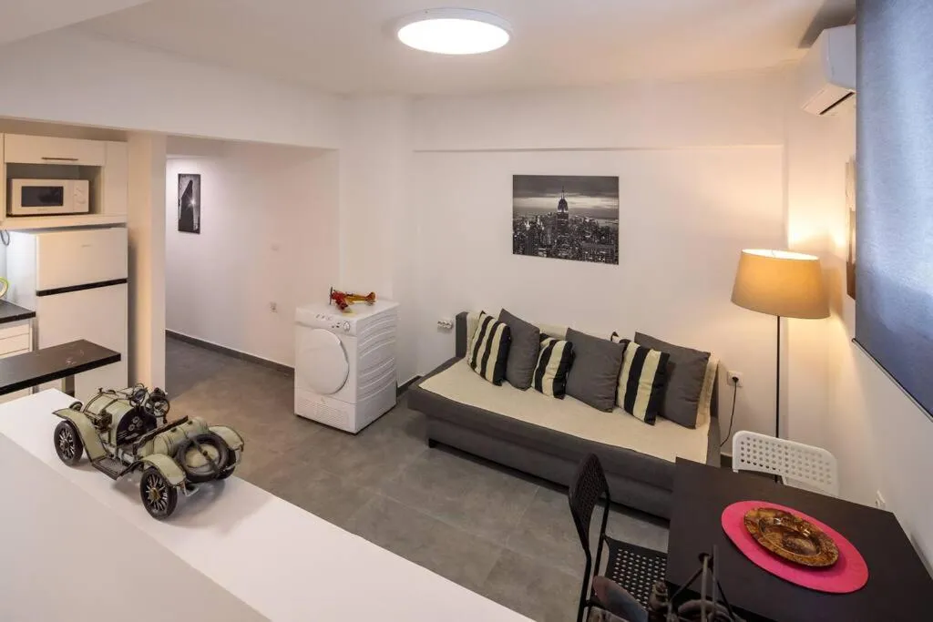 Image 4 of Hilton area brand new comfortable apartment