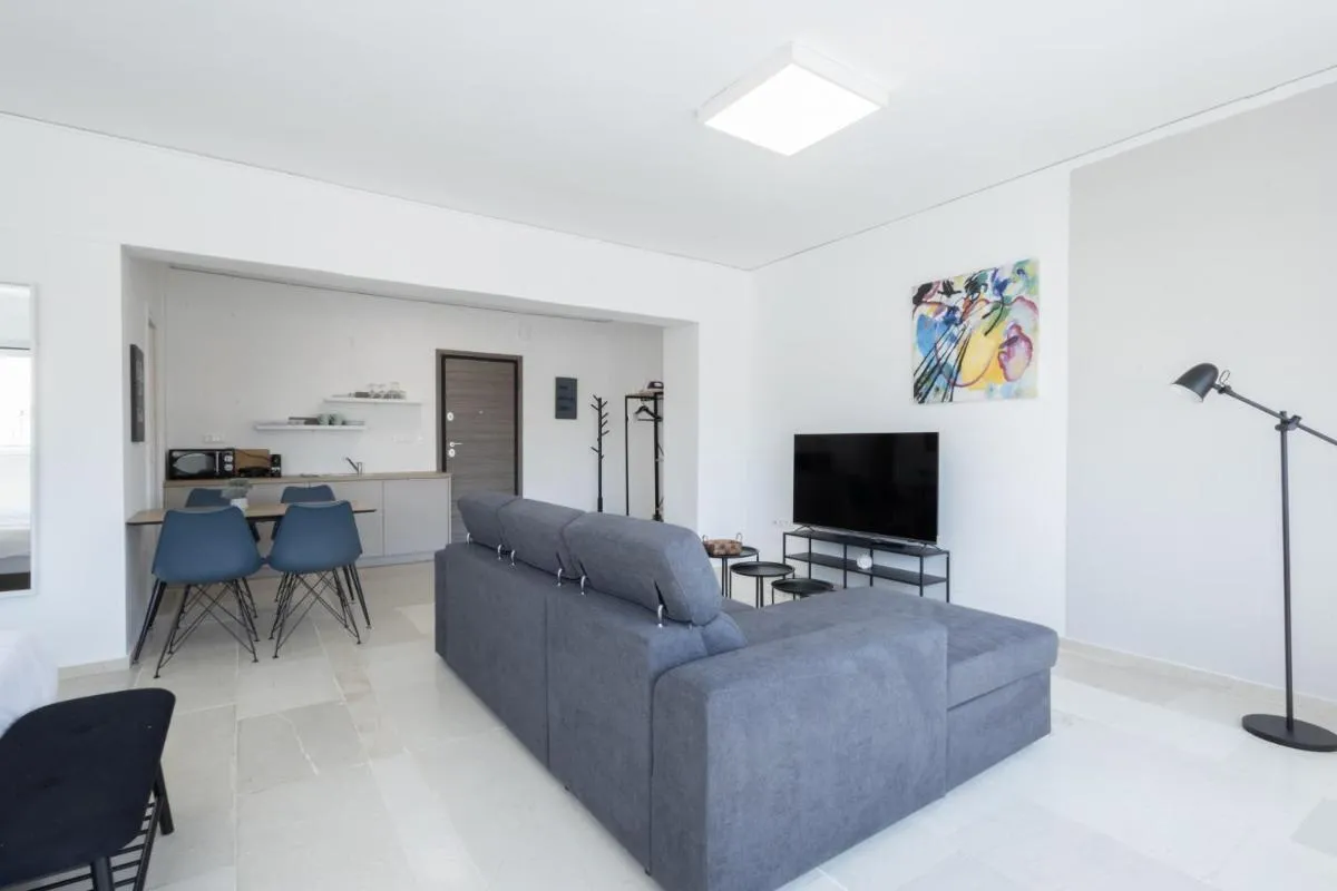 Image 4 of Hip And Fun Apt B