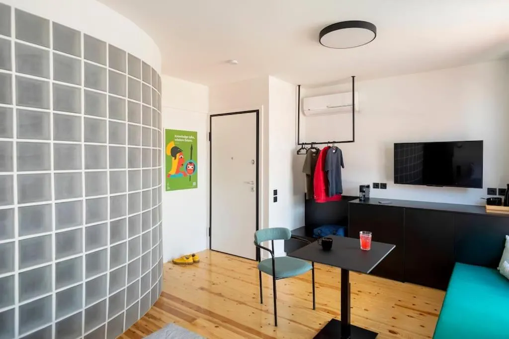 Image 3 of Hoppersgr- Amazing apt in the heart of Athens – 4