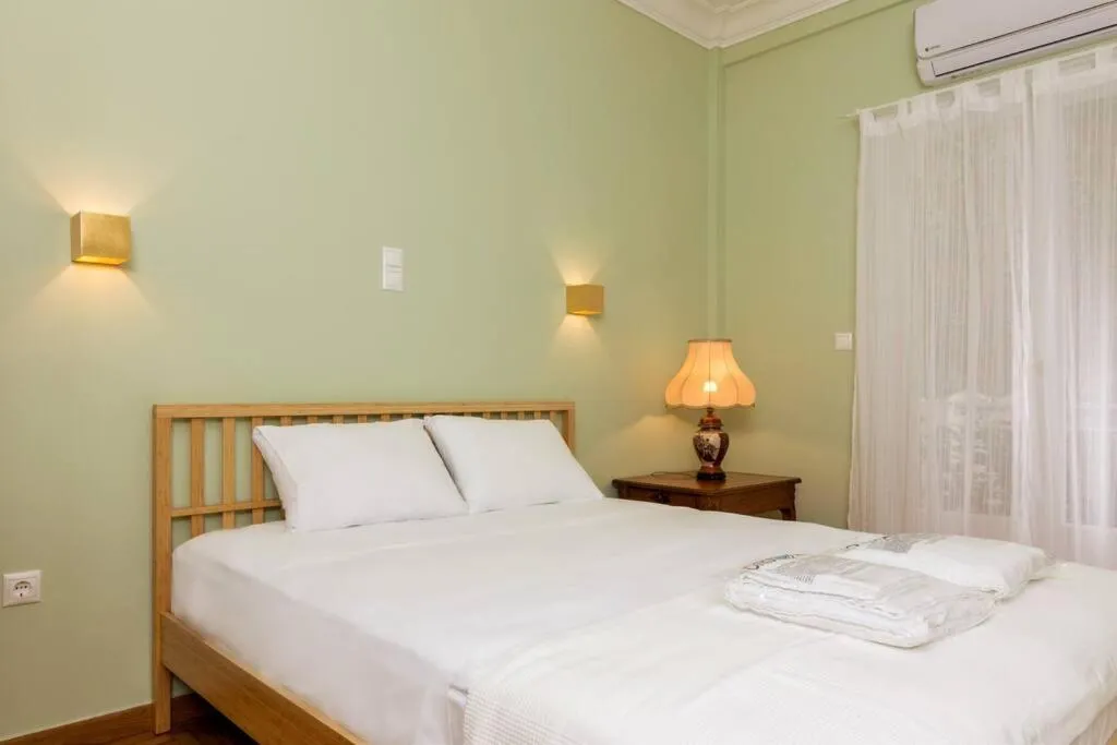 Image 6 of Iphigenia 2 bedroom retro downtown apartment