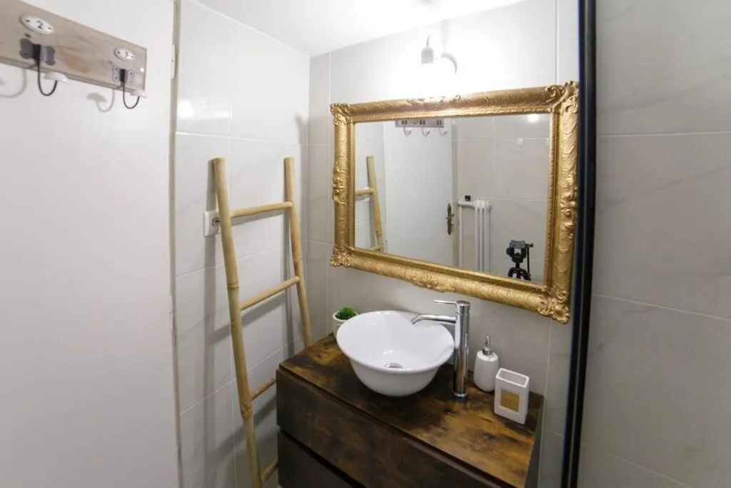 Image 2 of Iris Apartment