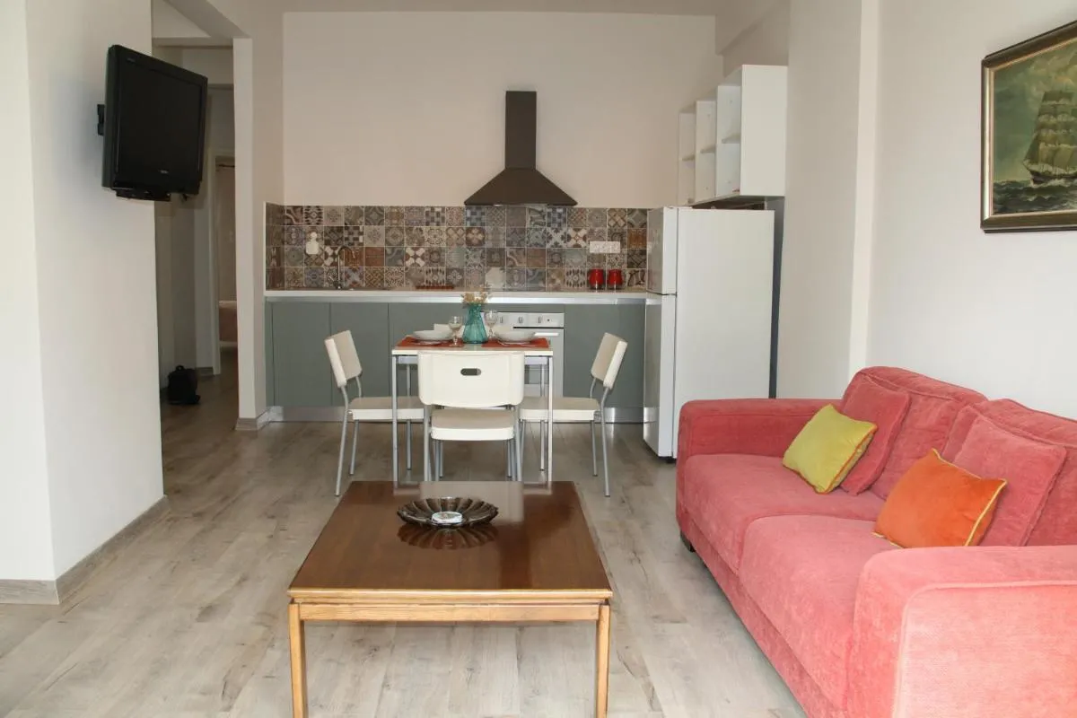 Image 2 of JJ Cosy Apt