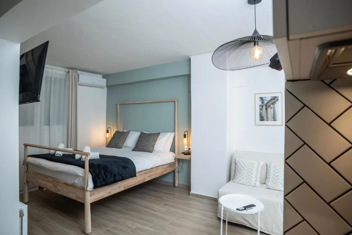 Image 1 of Kolonaki athens semi-basement apartment for 3 pers