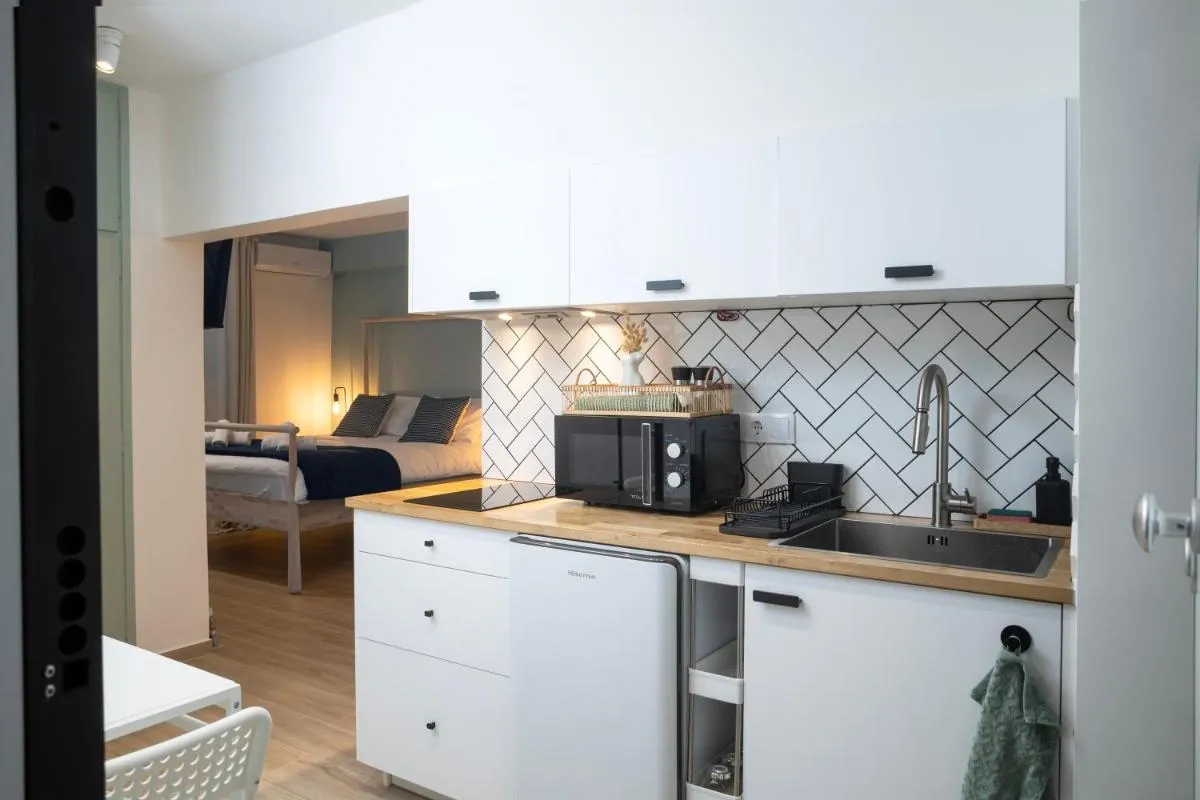 Image 3 of Kolonaki athens semi-basement apartment for 3 pers