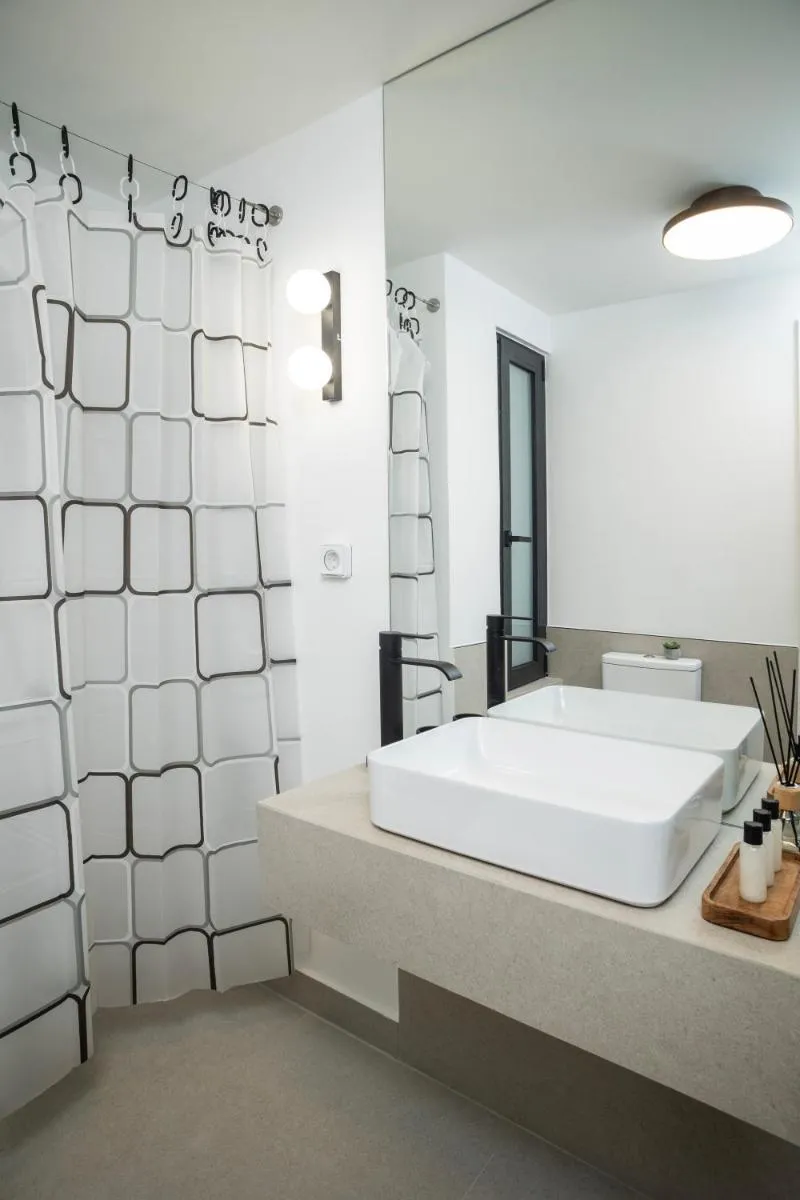 Image 6 of Kolonaki athens semi-basement apartment for 3 pers