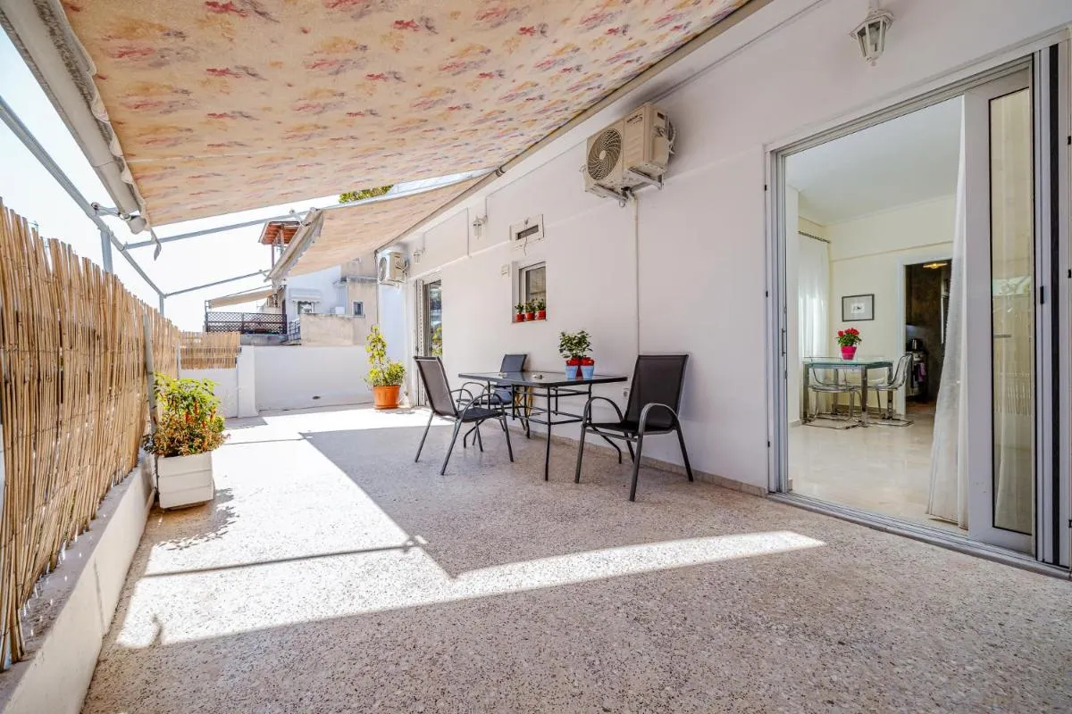Image 4 of Koukaki Apartment