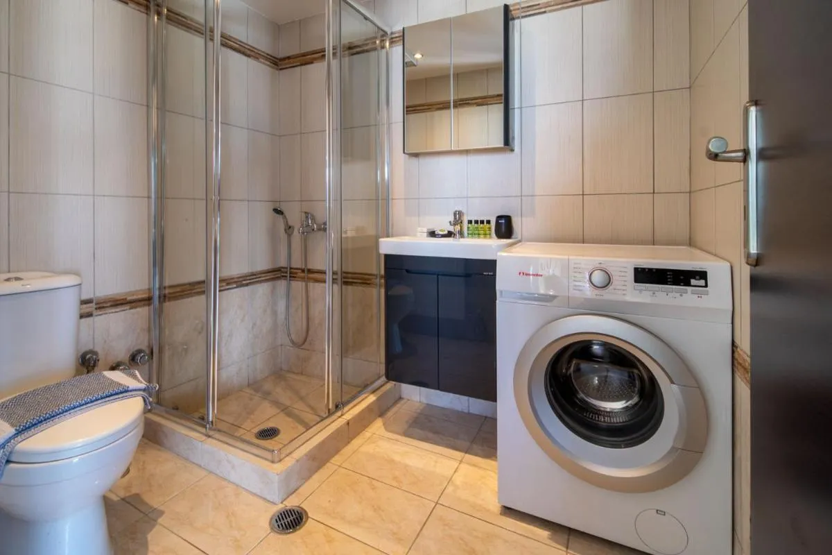 Image 1 of Lis153 by Smart Cozy Suites – Top Floors with Amazing City View – Available 24hr
