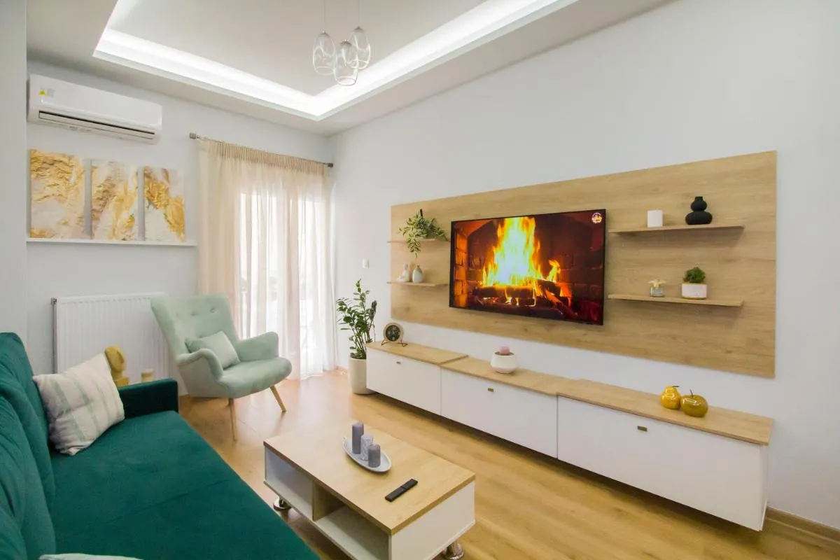 Image 3 of Luxurious apt near Ampelokipoi Metro station