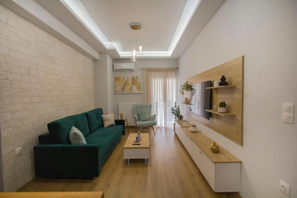 Image 1 of Luxurious apt near Ampelokipoi Metro station
