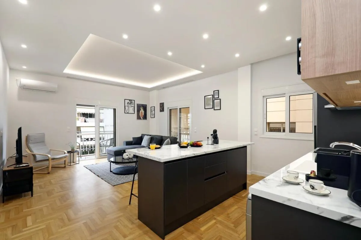 Image 3 of Luxury Living – Greecing