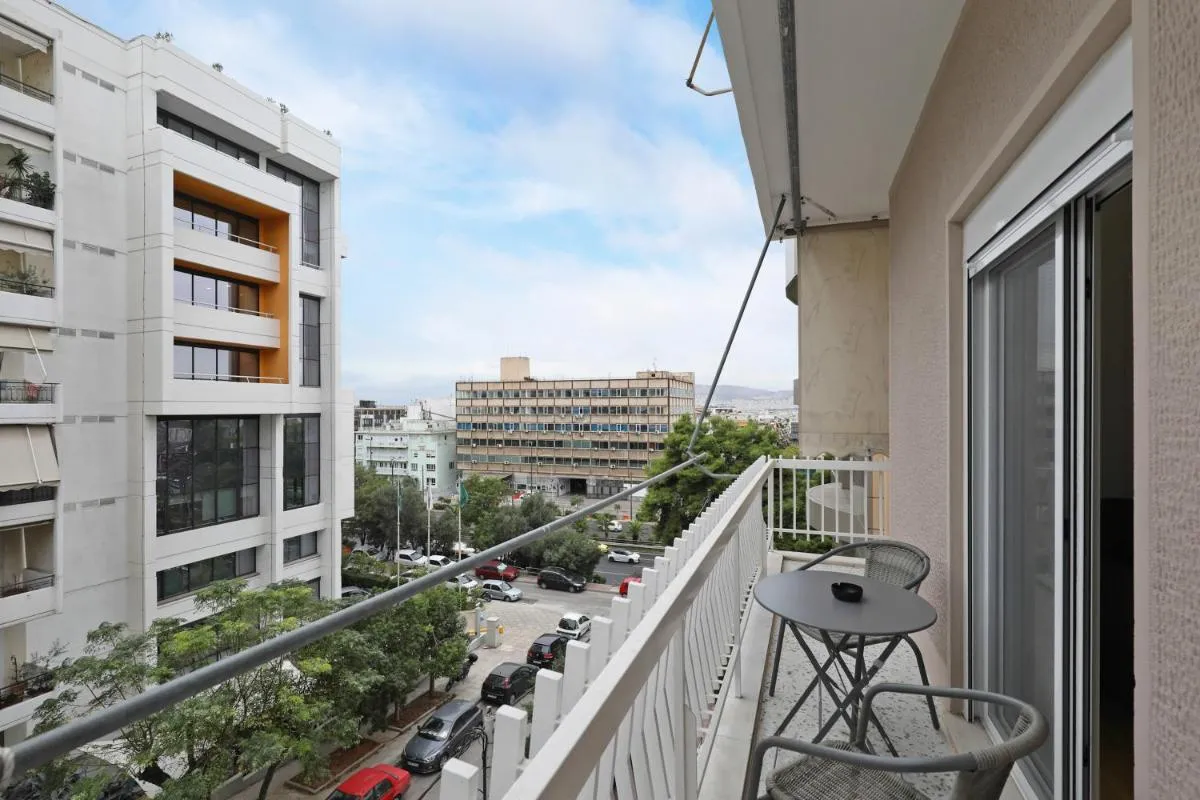 Image 4 of Luxury Living – Greecing
