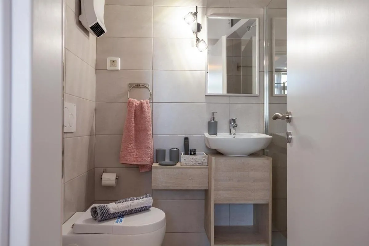 Image 2 of Luxury One Bedroom Aristophanes Apartment
