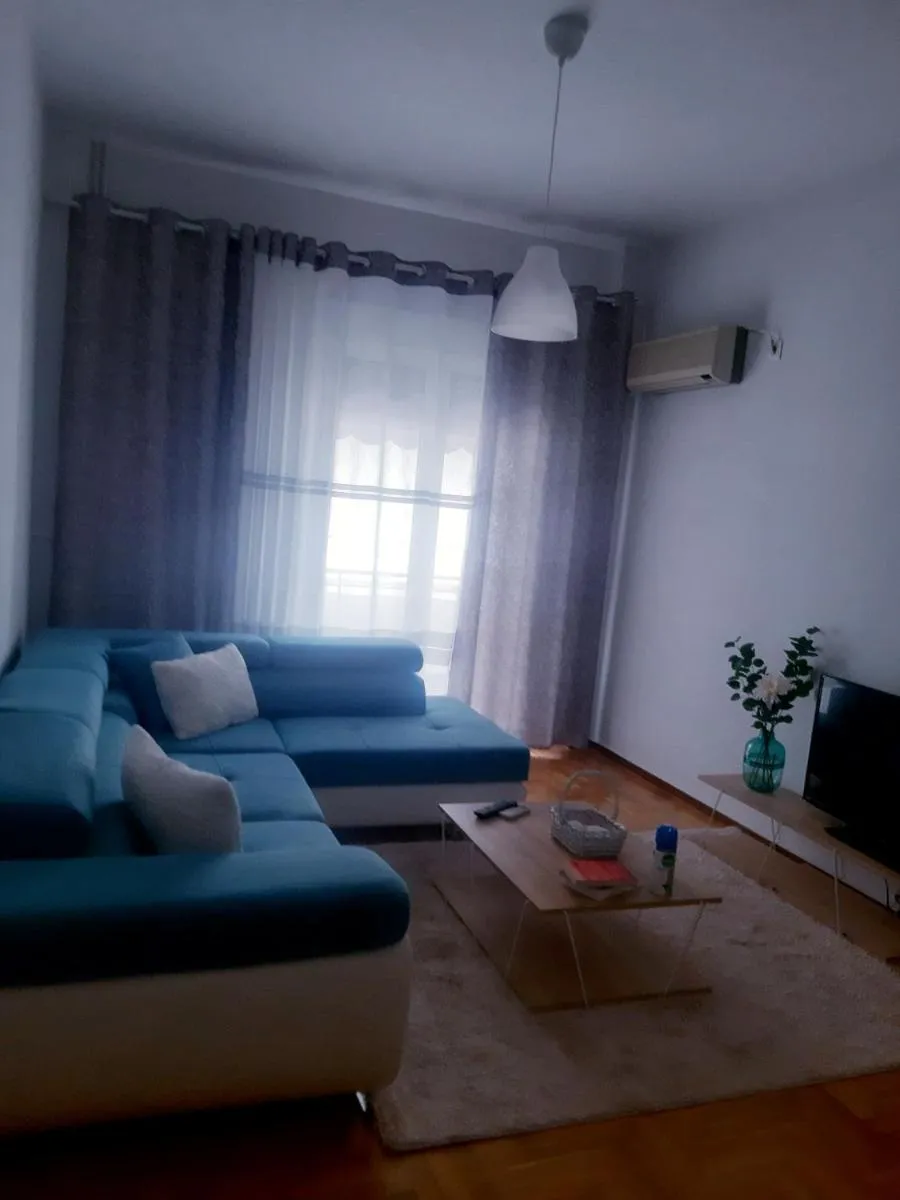 Image 3 of Maklen