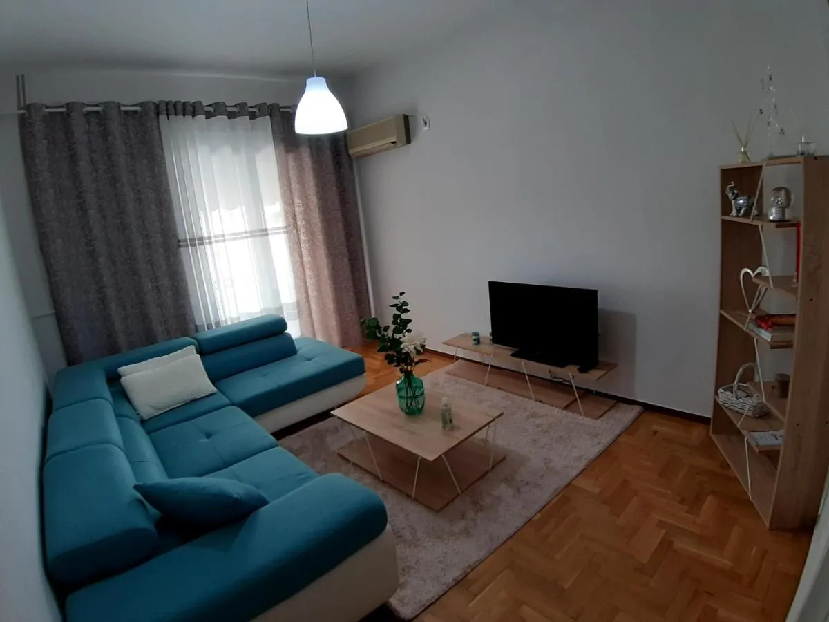Image 2 of Maklen