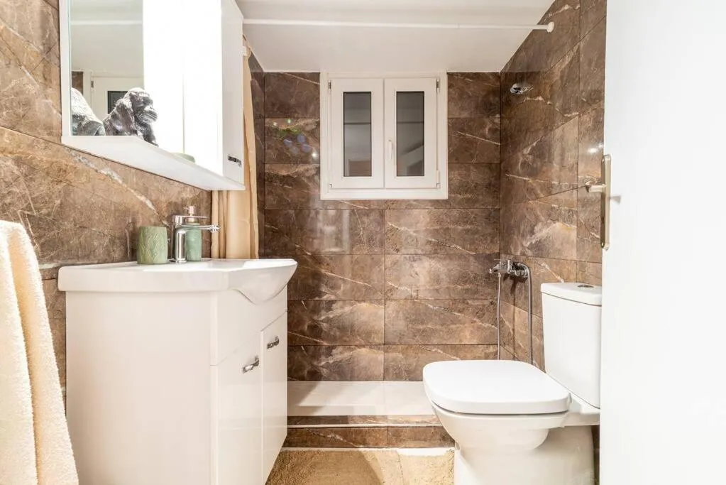 Image 2 of Modern African-inspired flat