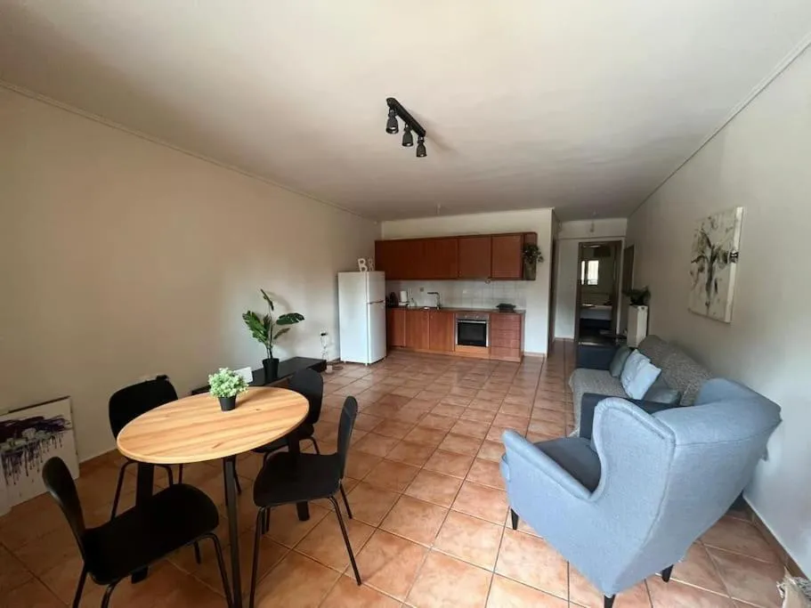 Image 2 of Modern Ground Flr 1 bdr flat with veranda and Parking