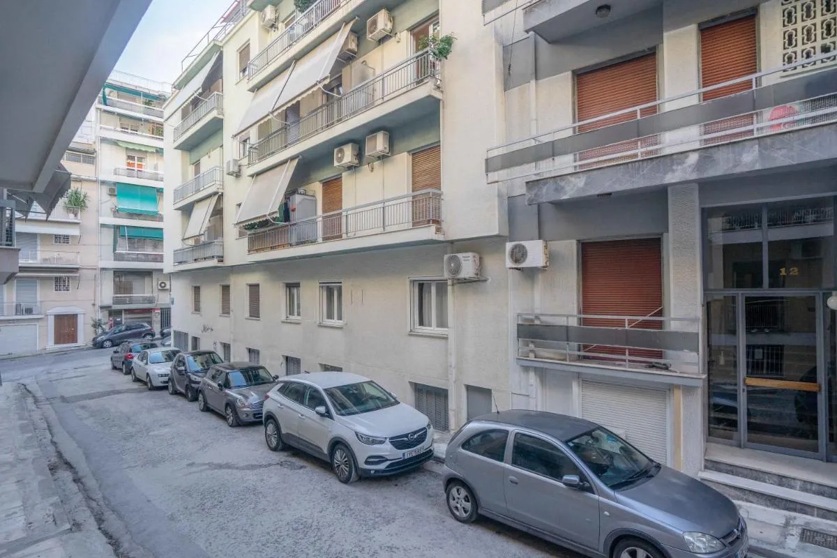 Image 5 of Modern Pagrati – Greecing