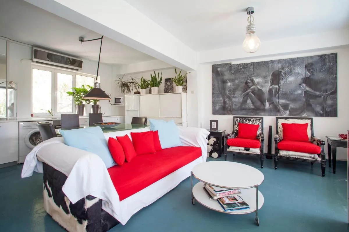 Image 2 of Modern, fully equipped apt with private balcony – CT1