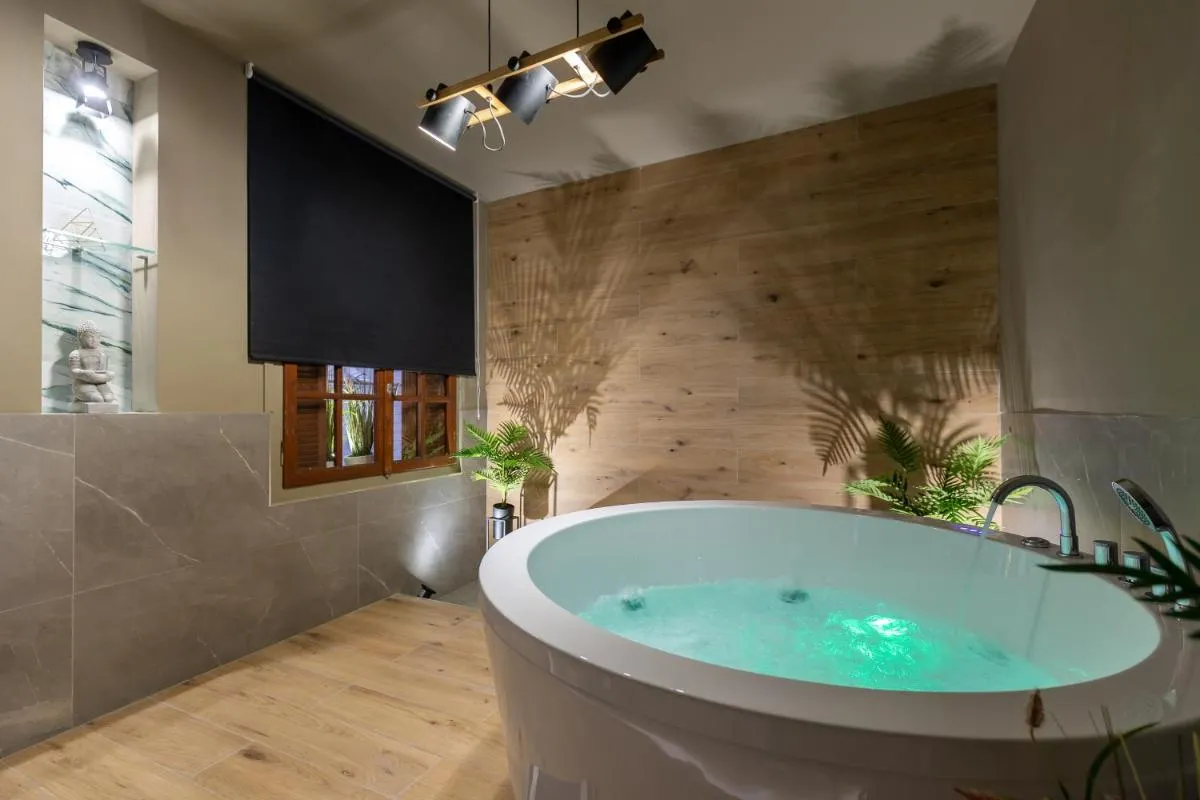 Image 2 of NOHO Boutique , premium living Dikeou 8