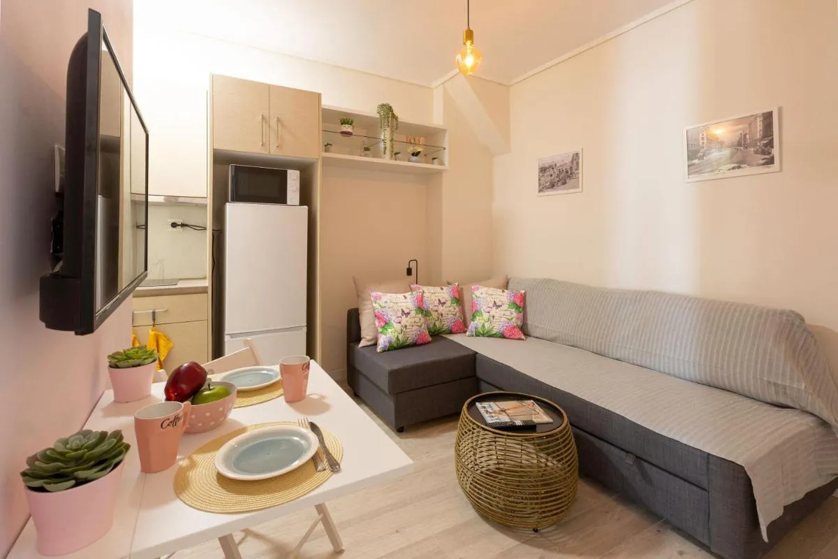 Image 6 of Pagrati Honeymoon Suite